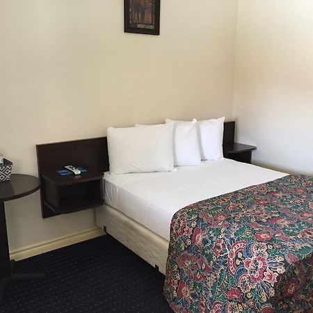 Mayfair Motel Inyokern Buitenkant foto