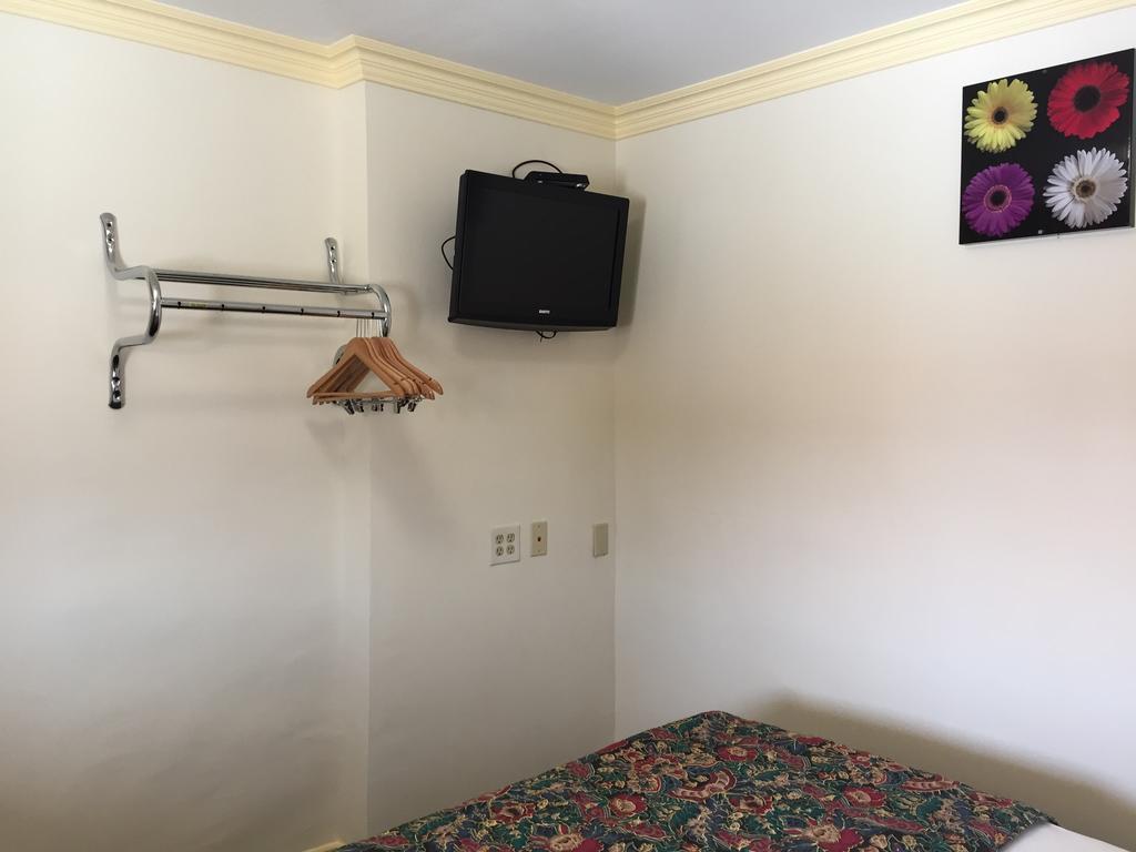 Mayfair Motel Inyokern Buitenkant foto