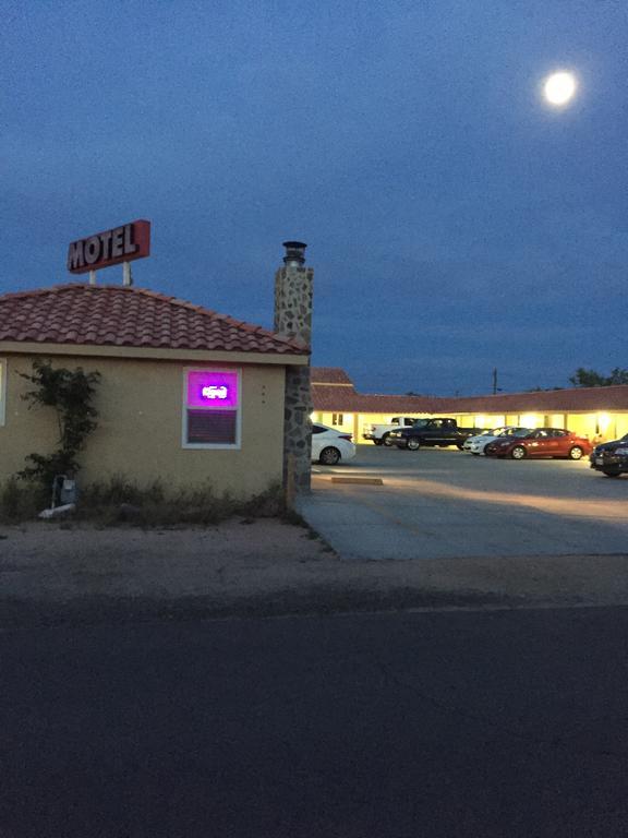 Mayfair Motel Inyokern Buitenkant foto