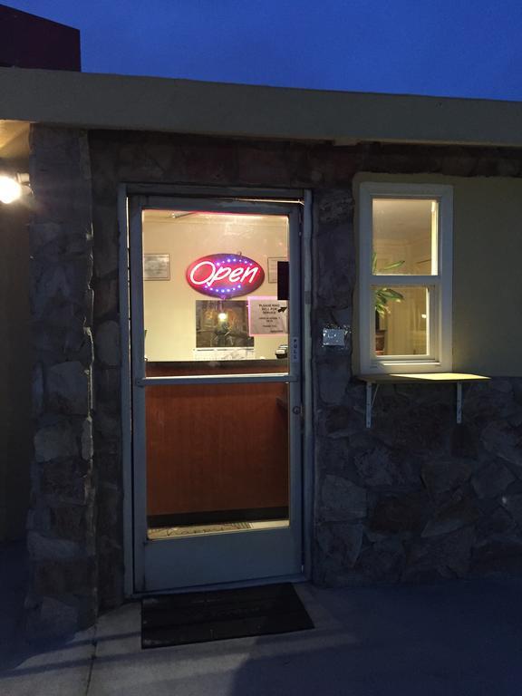 Mayfair Motel Inyokern Buitenkant foto