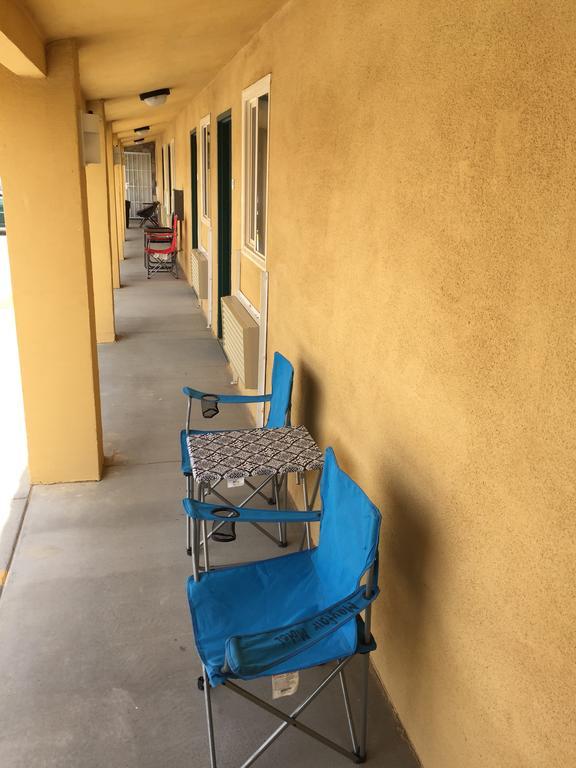 Mayfair Motel Inyokern Buitenkant foto